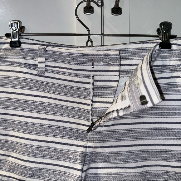GAP WOMENS SHORTS size 6 Khakis By GAP The 3” Short Striped 100% Cotton EUC! - Picture 6 of 6